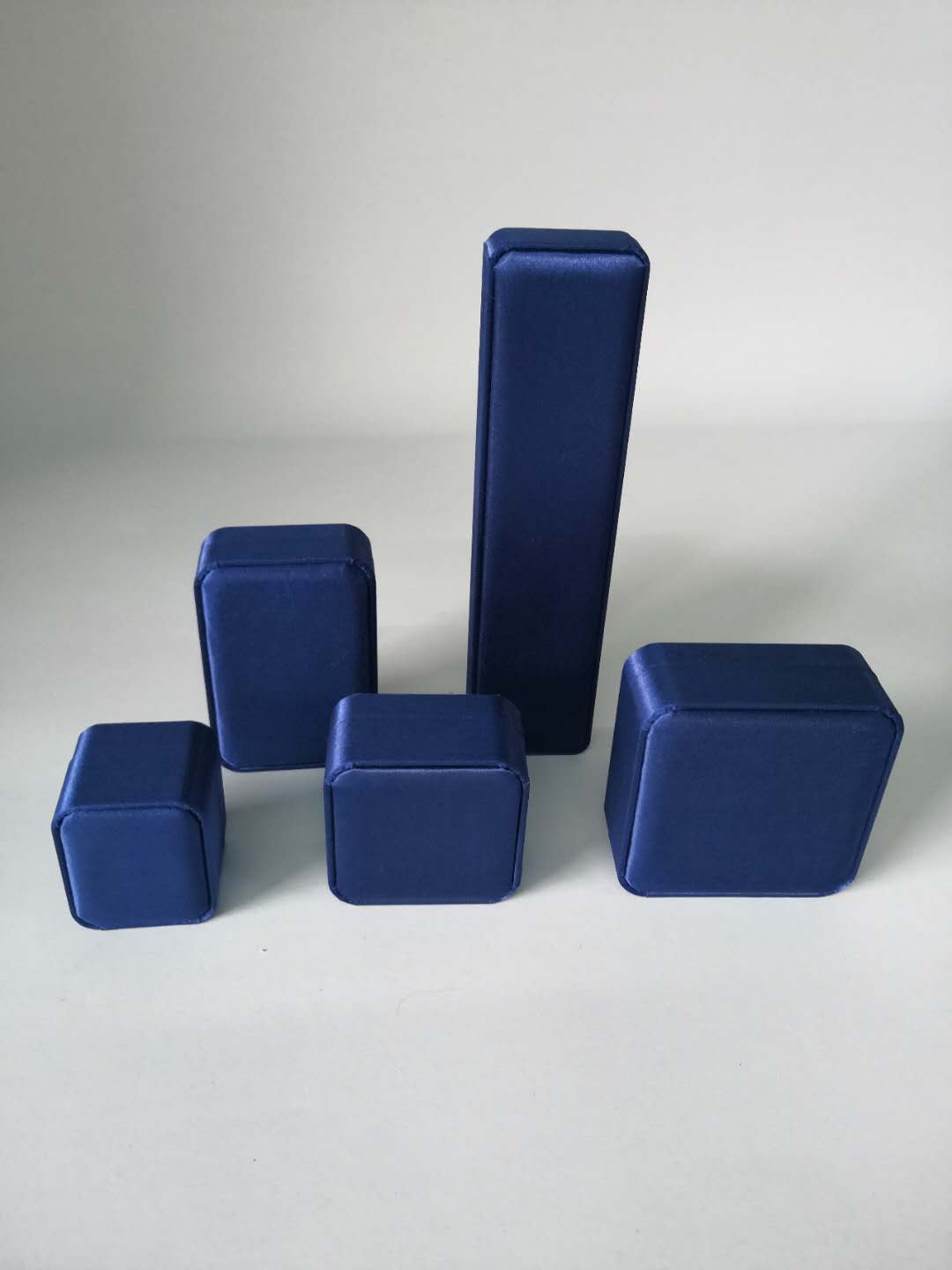 Rounded corner jewelry box, gauze low-top fabric bag, ring, pendant, bracelet, necklace Specification image