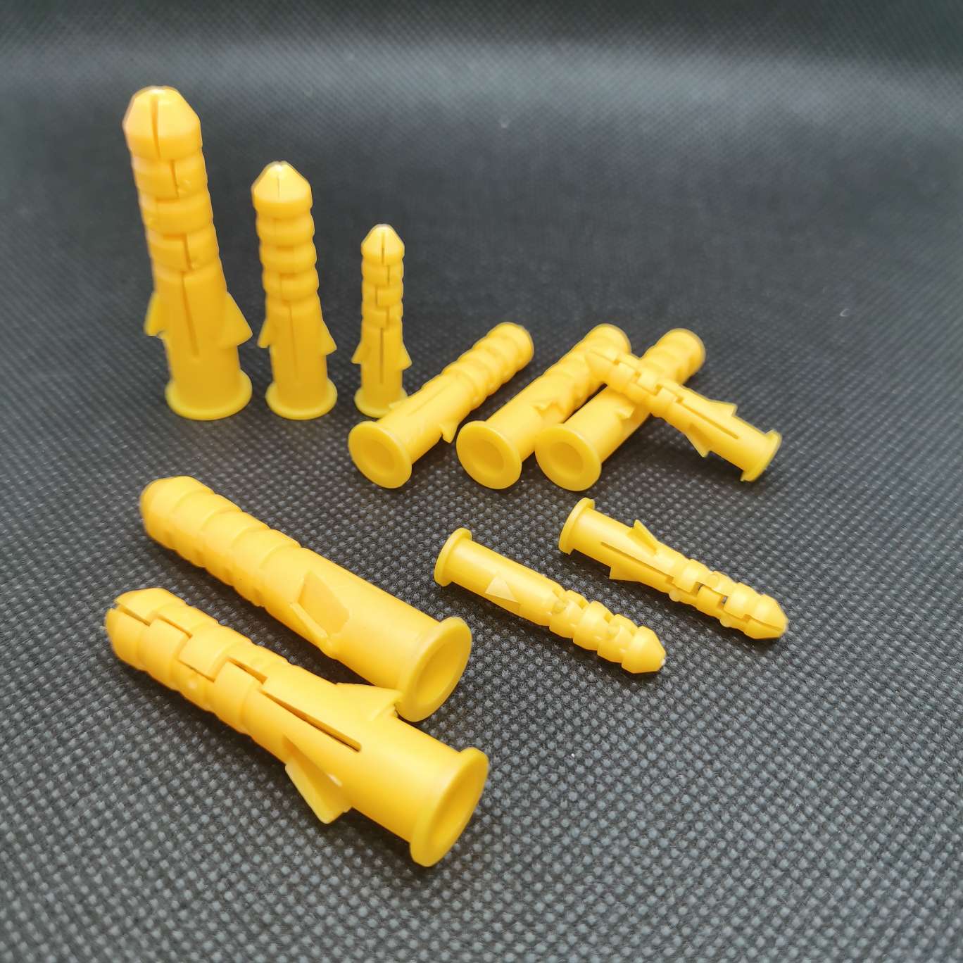 小黄鱼膨胀管白底实物图