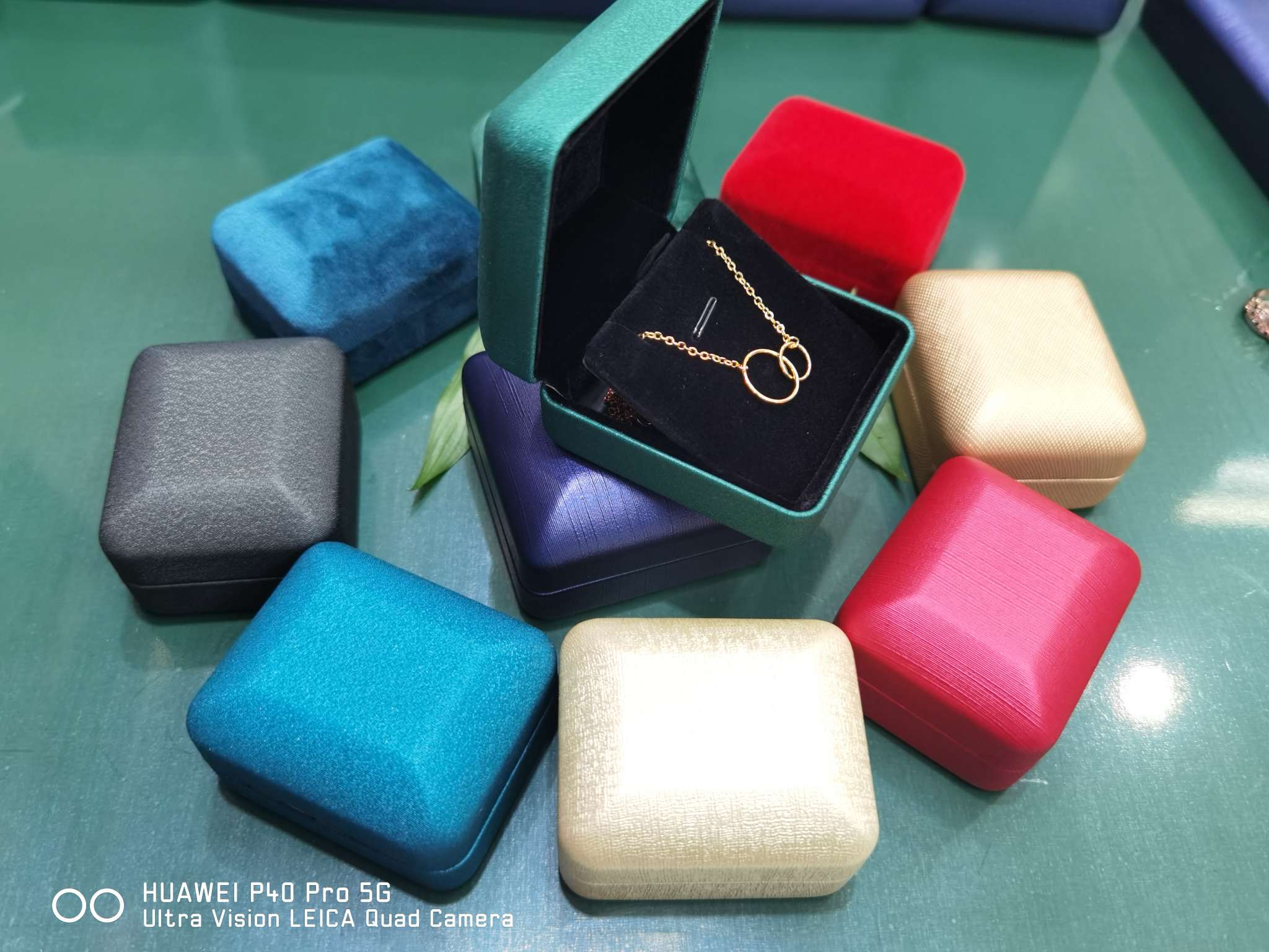 High-end iron jewelry boxes, rings, pendants, bracelets, necklaces, sets details Picture