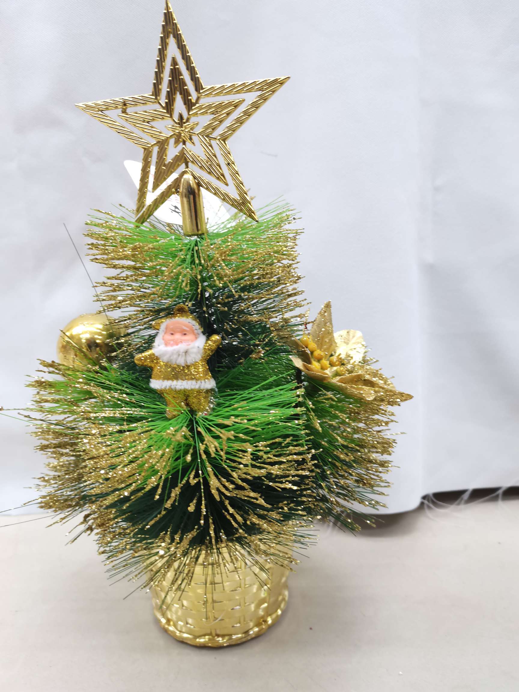 Christmas tree potted plant for the elderly