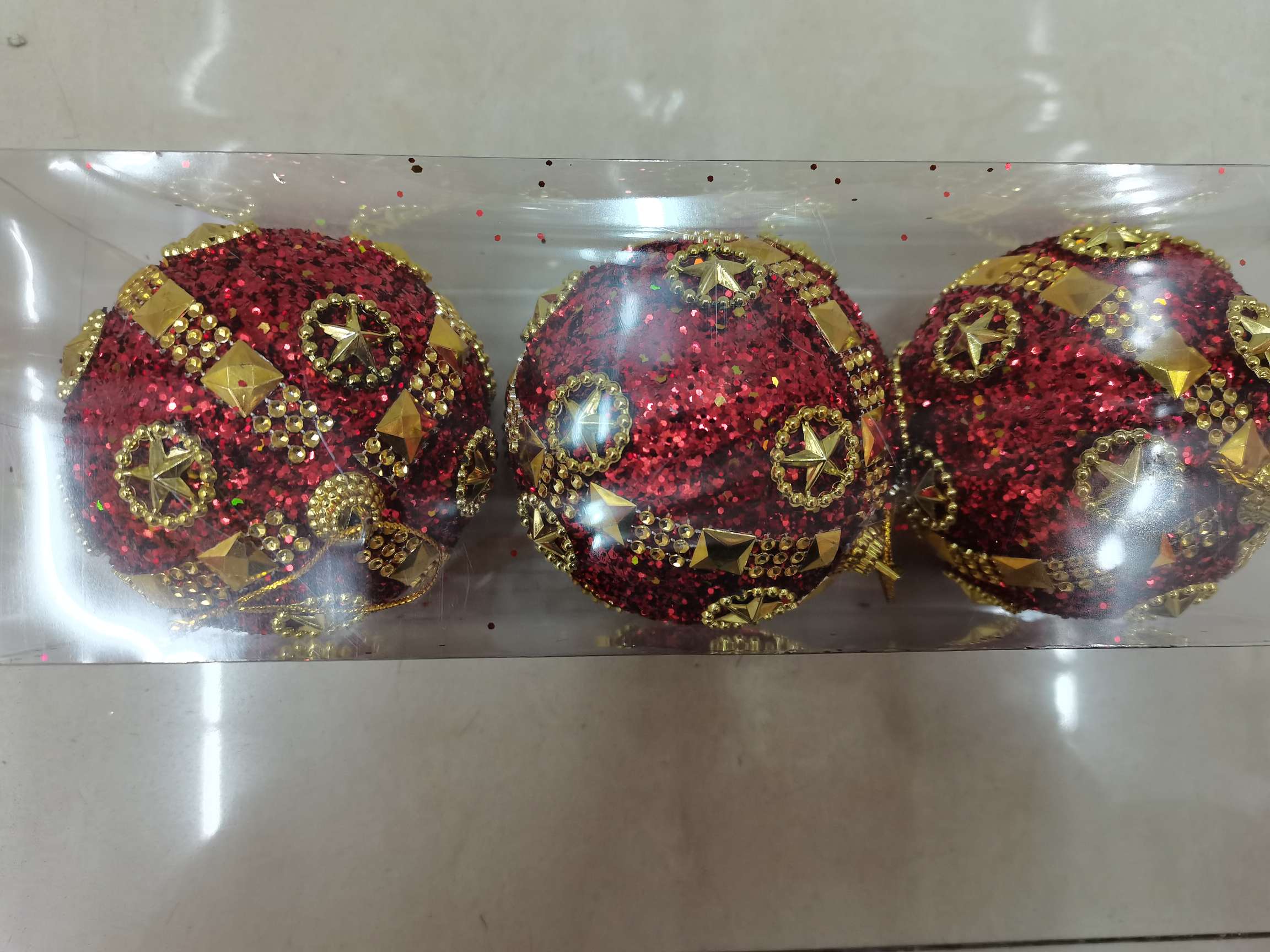 Red Christmas ball details Picture