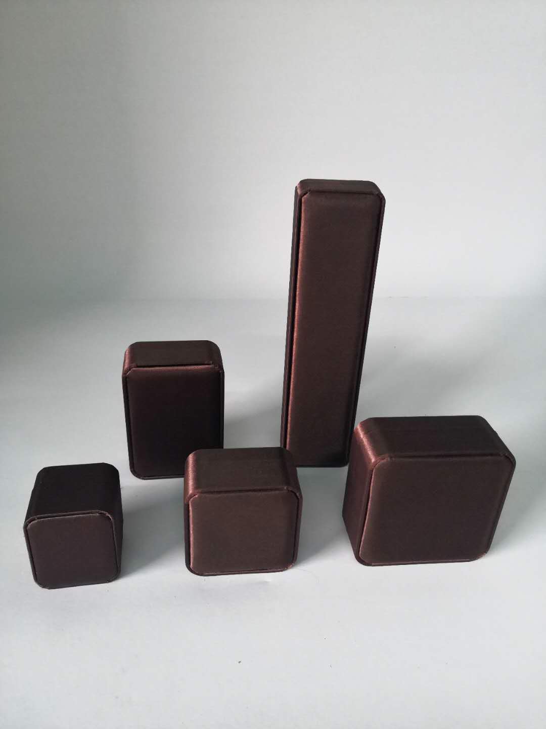 Rounded corner jewelry box, gauze low-top fabric bag, ring, pendant, bracelet, necklace details Picture