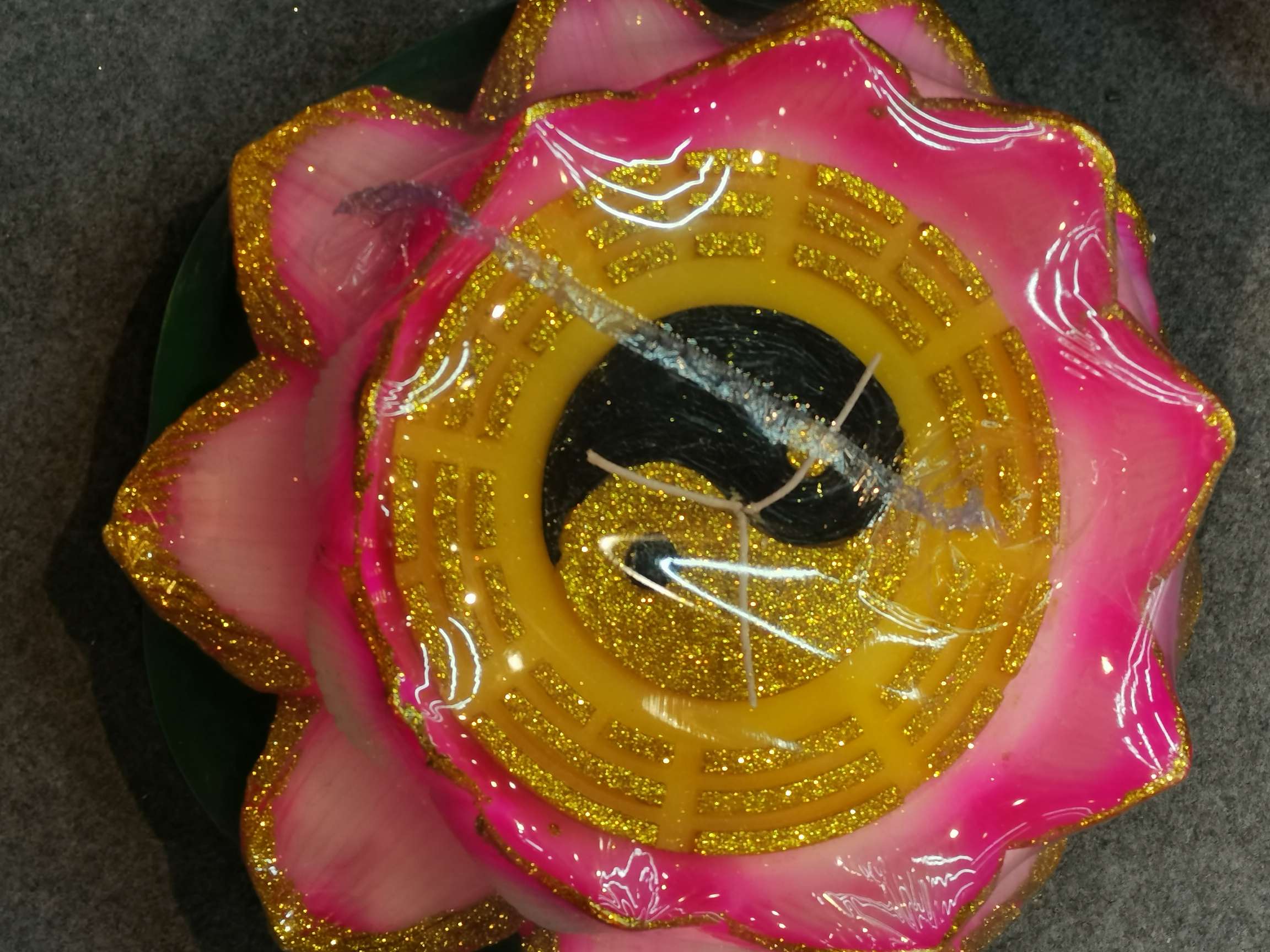 Big eight Diagrams lotus candle thumbnail