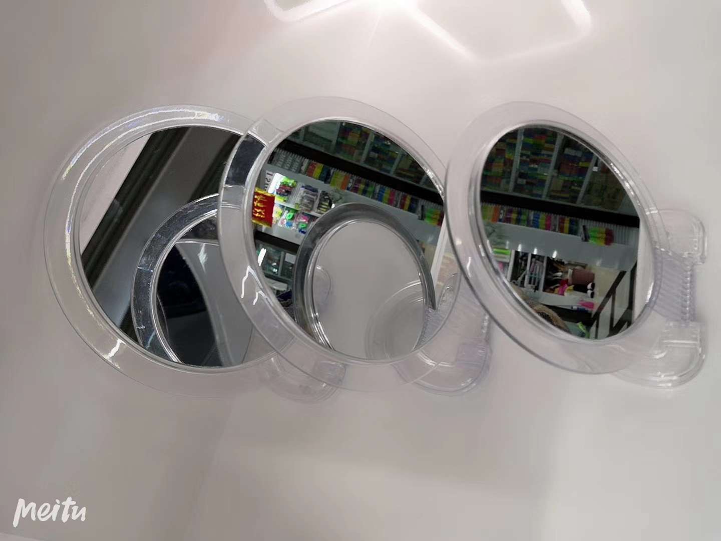 简约透明化妆镜