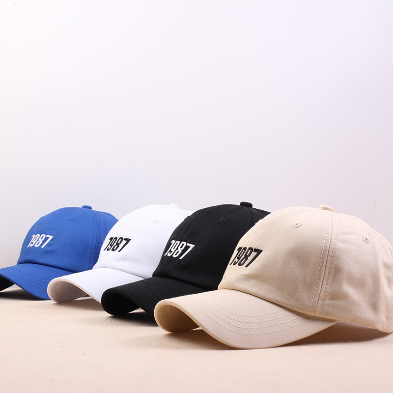 Simple classic baseball cap thumbnail