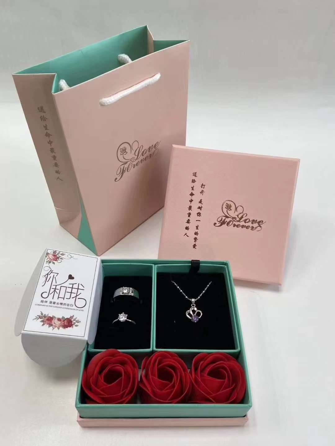 A high-end jewelry box for gifting Item Picture
