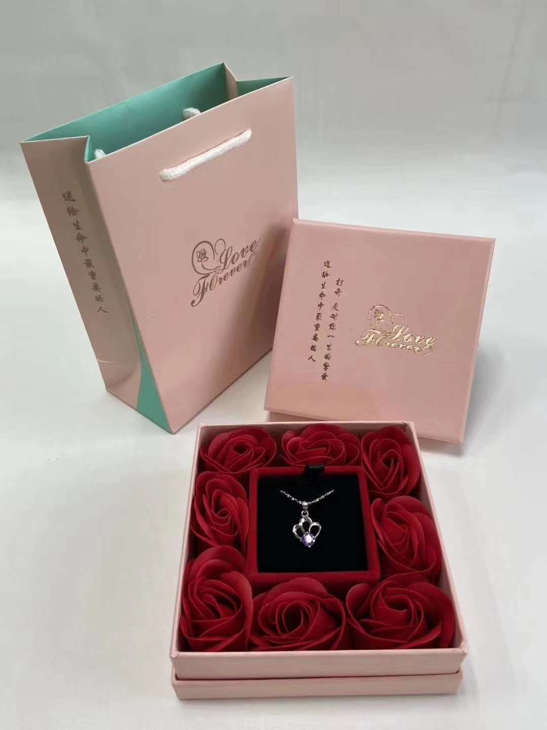 A high-end jewelry box for gifting details Picture