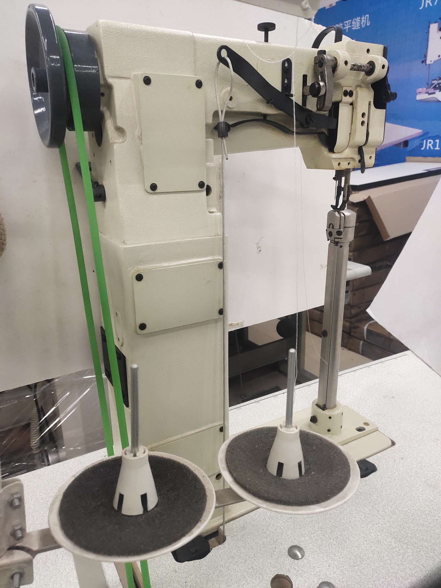 童运动鞋实物图