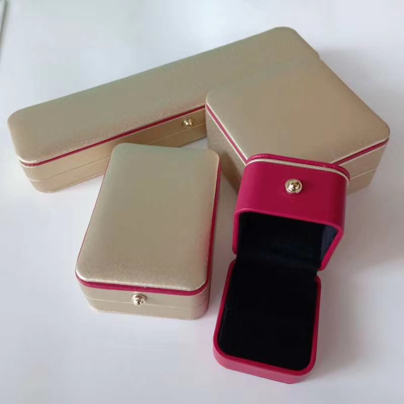High-end leather jewelry boxes, rings, pendants, bracelets, necklaces details Picture