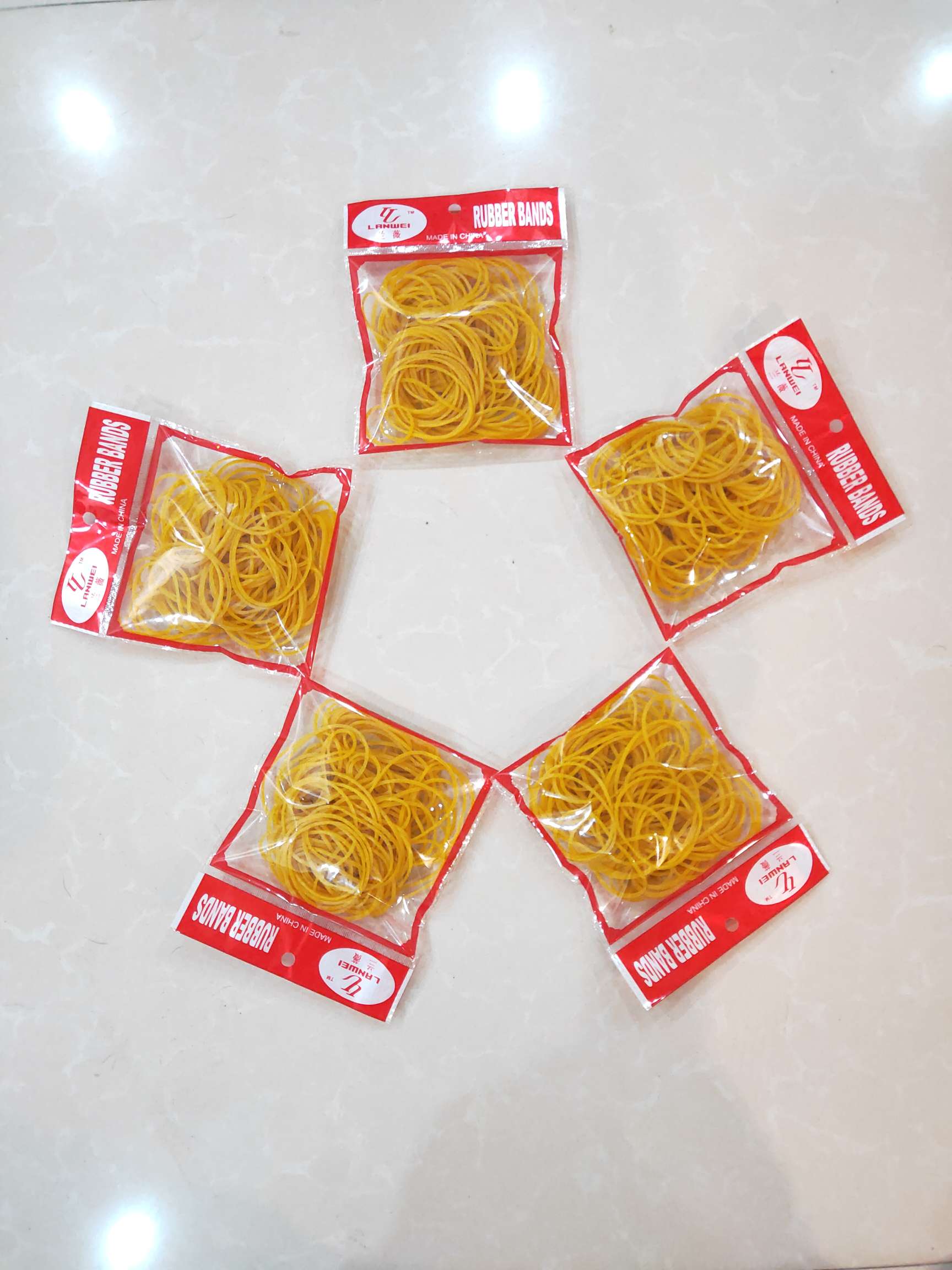 天然进口皮筋 耐高温 防老化直径50MM黄色橡胶圈 使用于银行捆钱 蔬菜捆绑 学习办公固定白底实物图