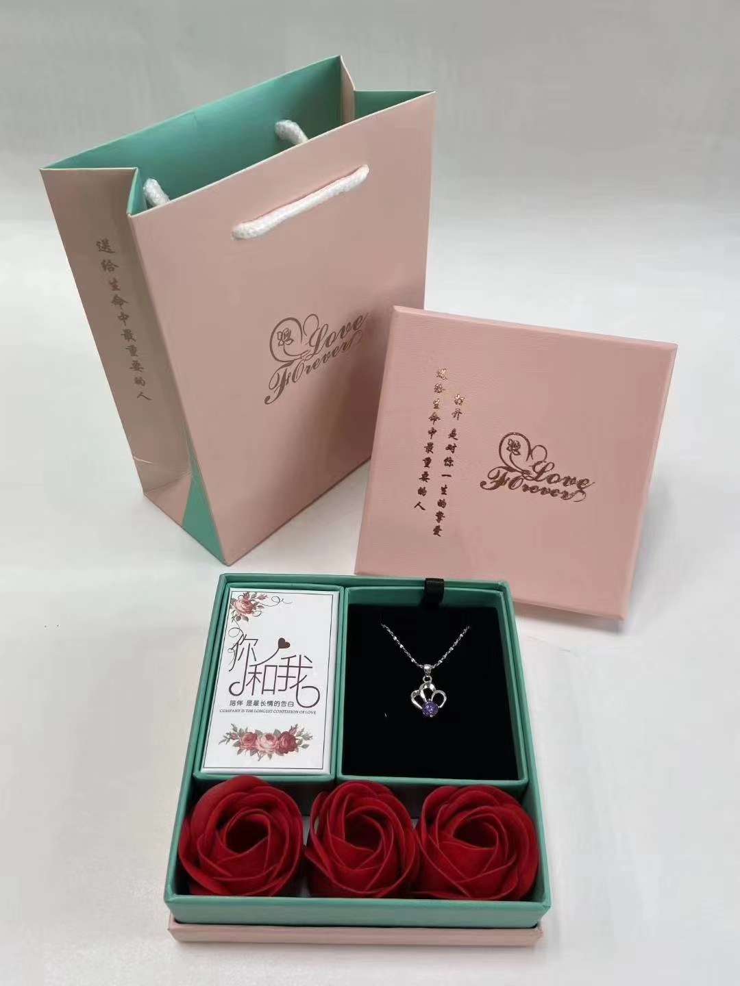 A high-end jewelry box for gifting Application Scenario