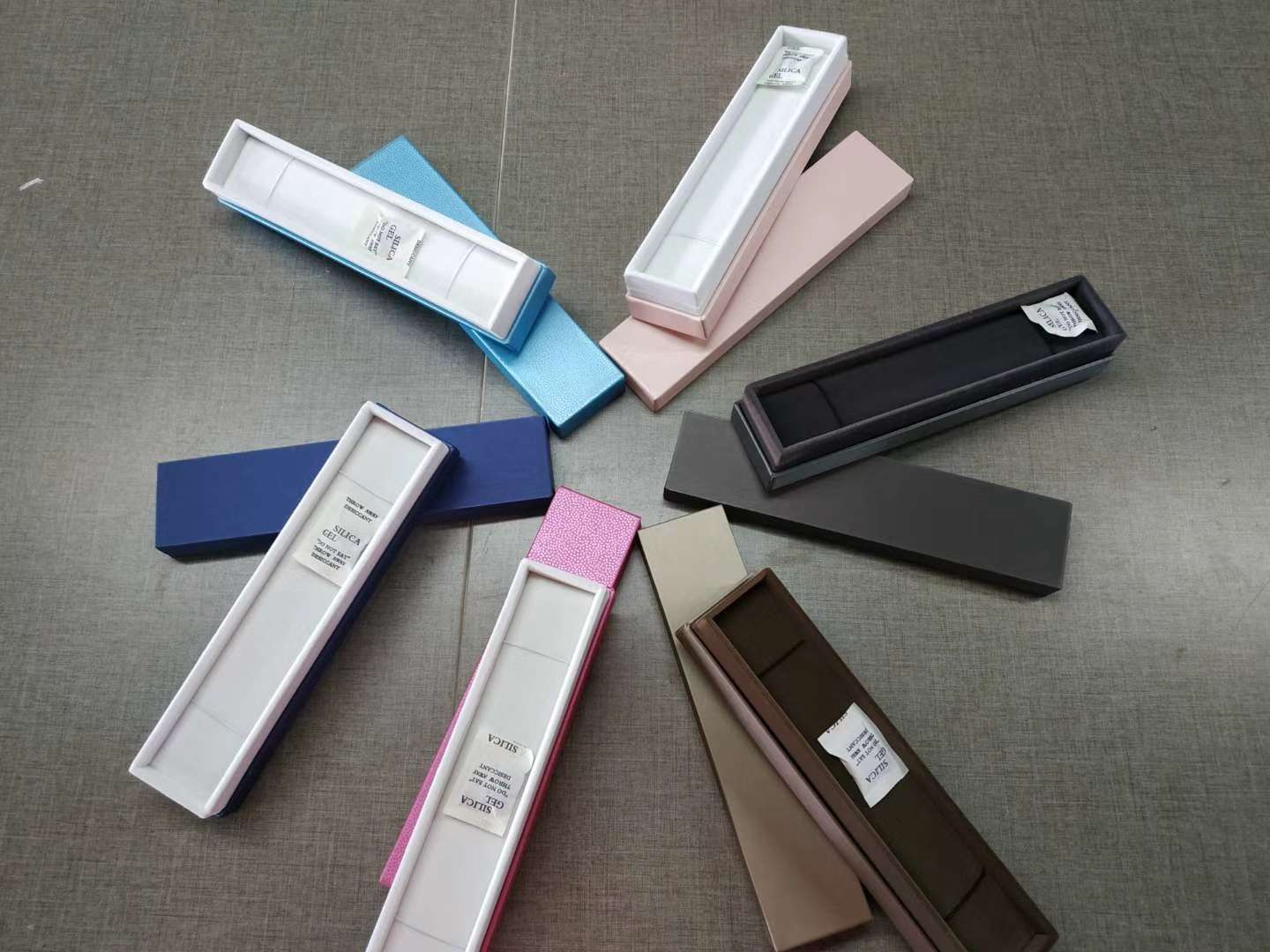 High-end jewelry box with top and bottom covers, rings, pendants, bracelets and bangles Application Scenario