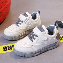 儿童运动鞋2020秋季新款板鞋儿童鞋子男童板鞋女童皮面防水小白鞋2