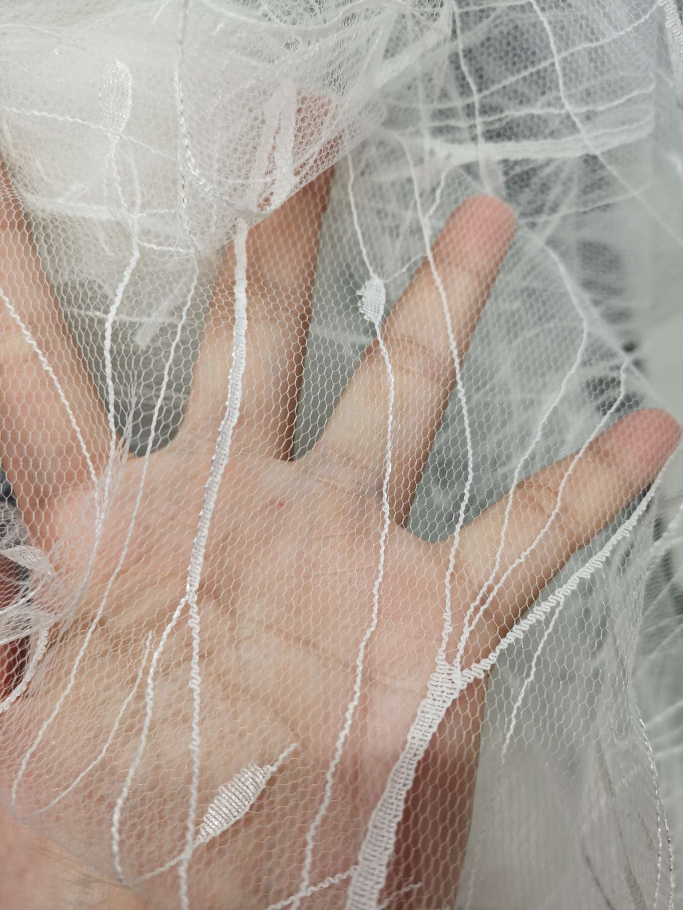 Lightning nets are used as fabrics for clothing accessories