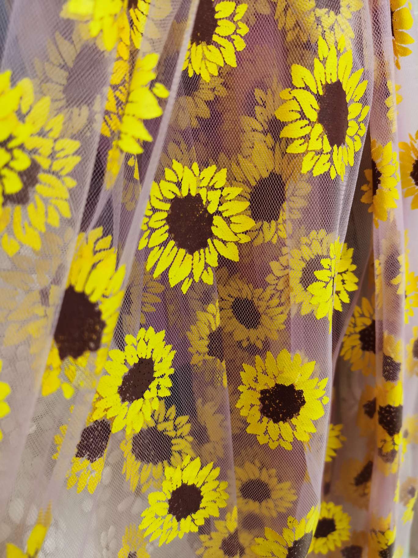 Sunflower printed mesh fabric is used as the fabric for clothing accessories