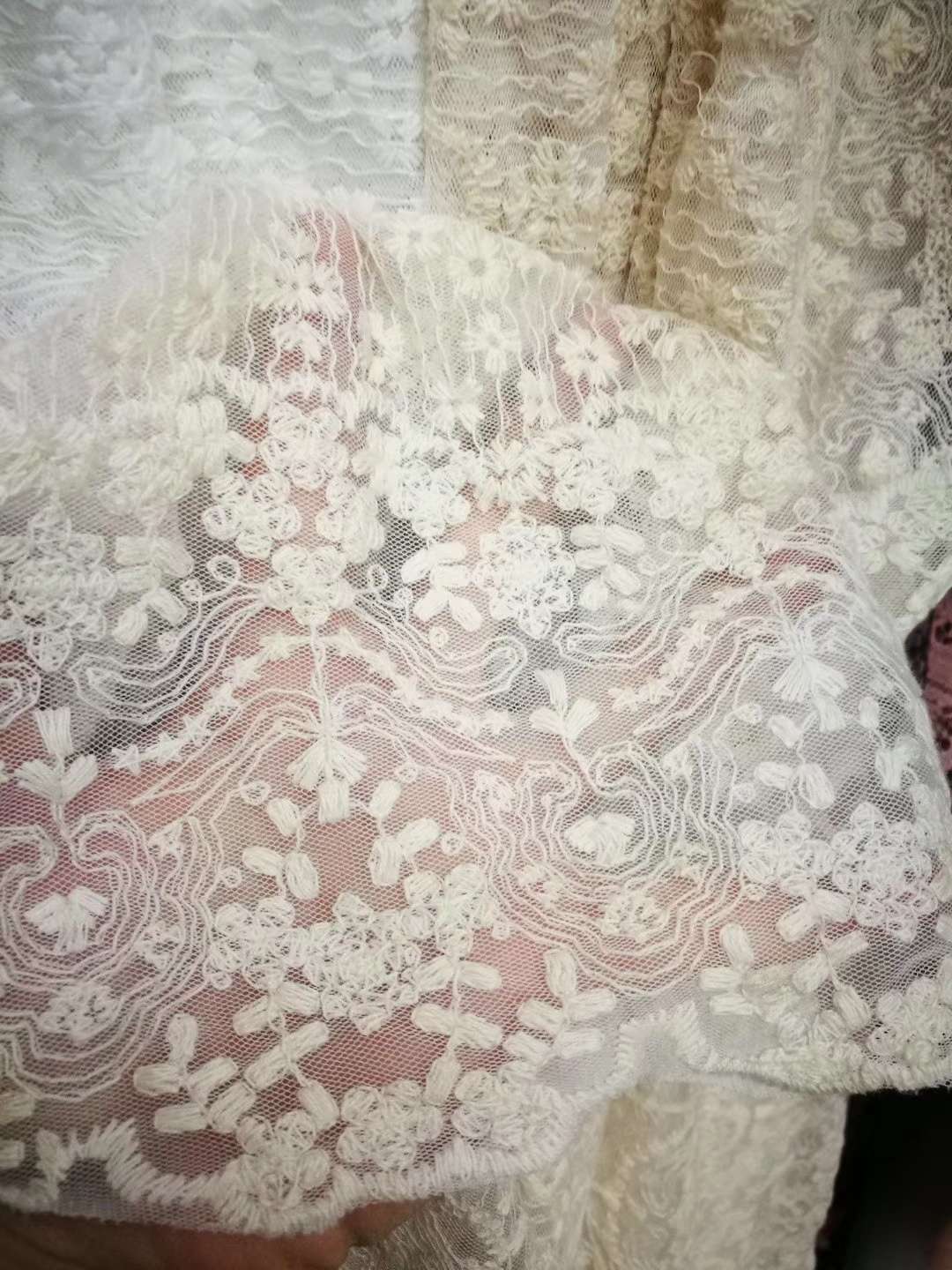 Embroidered mesh fabric is used as the fabric for clothing accessories