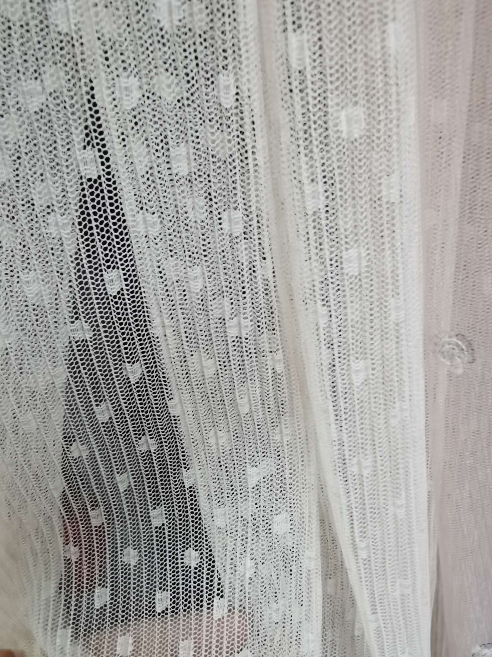 Crumpled small dot mesh fabric is used as fabric for clothing accessories