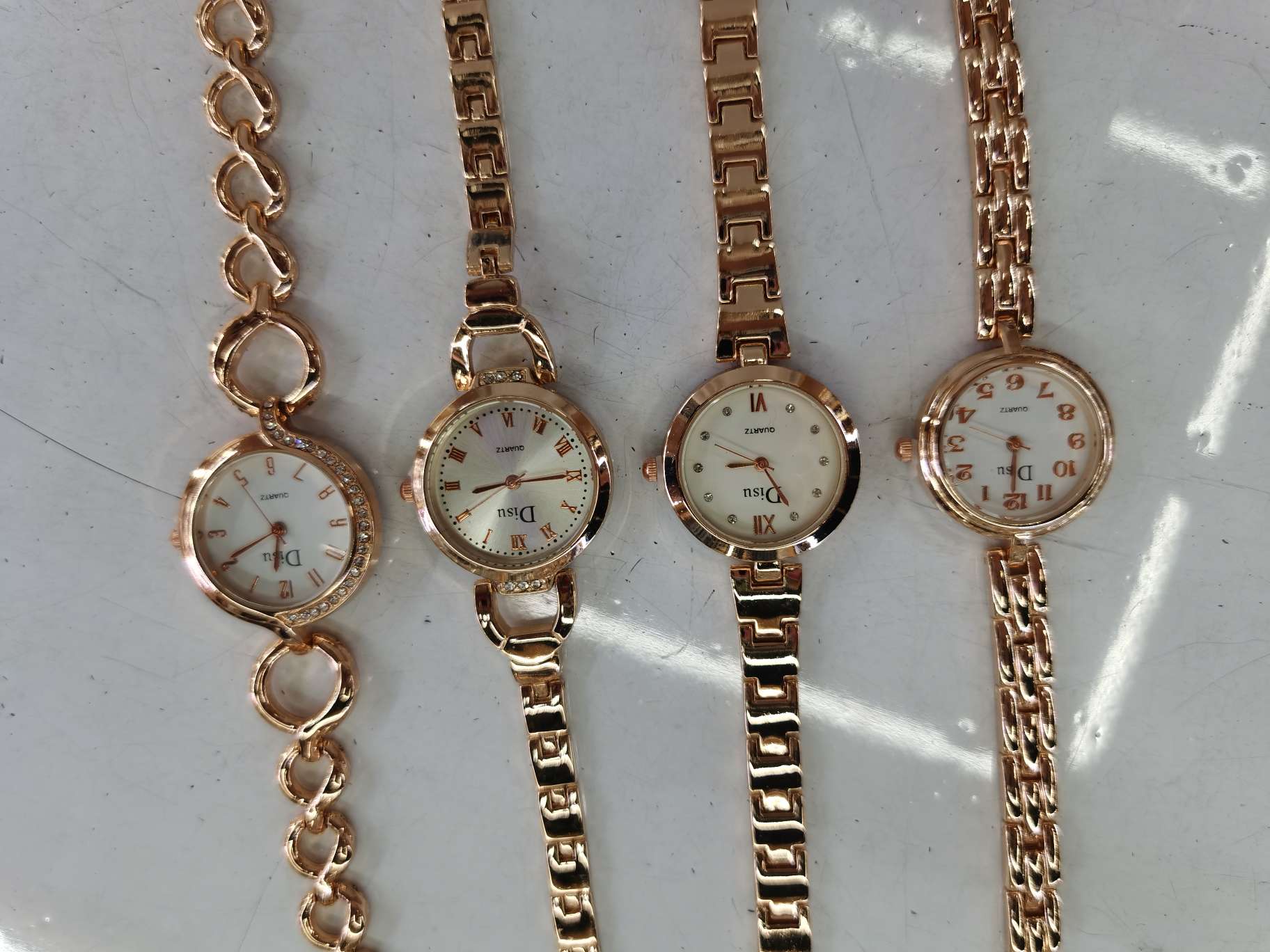 A variety of styles of cases for ladies' exquisite bracelet watches to choose from Specification image