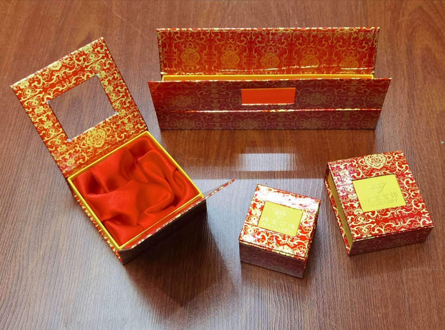 Paper jewelry boxes, rings, pendants, bracelets, necklaces details Picture