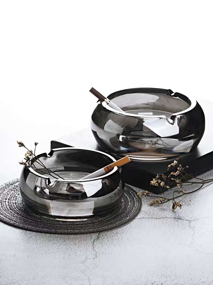 家用烟灰缸实物图