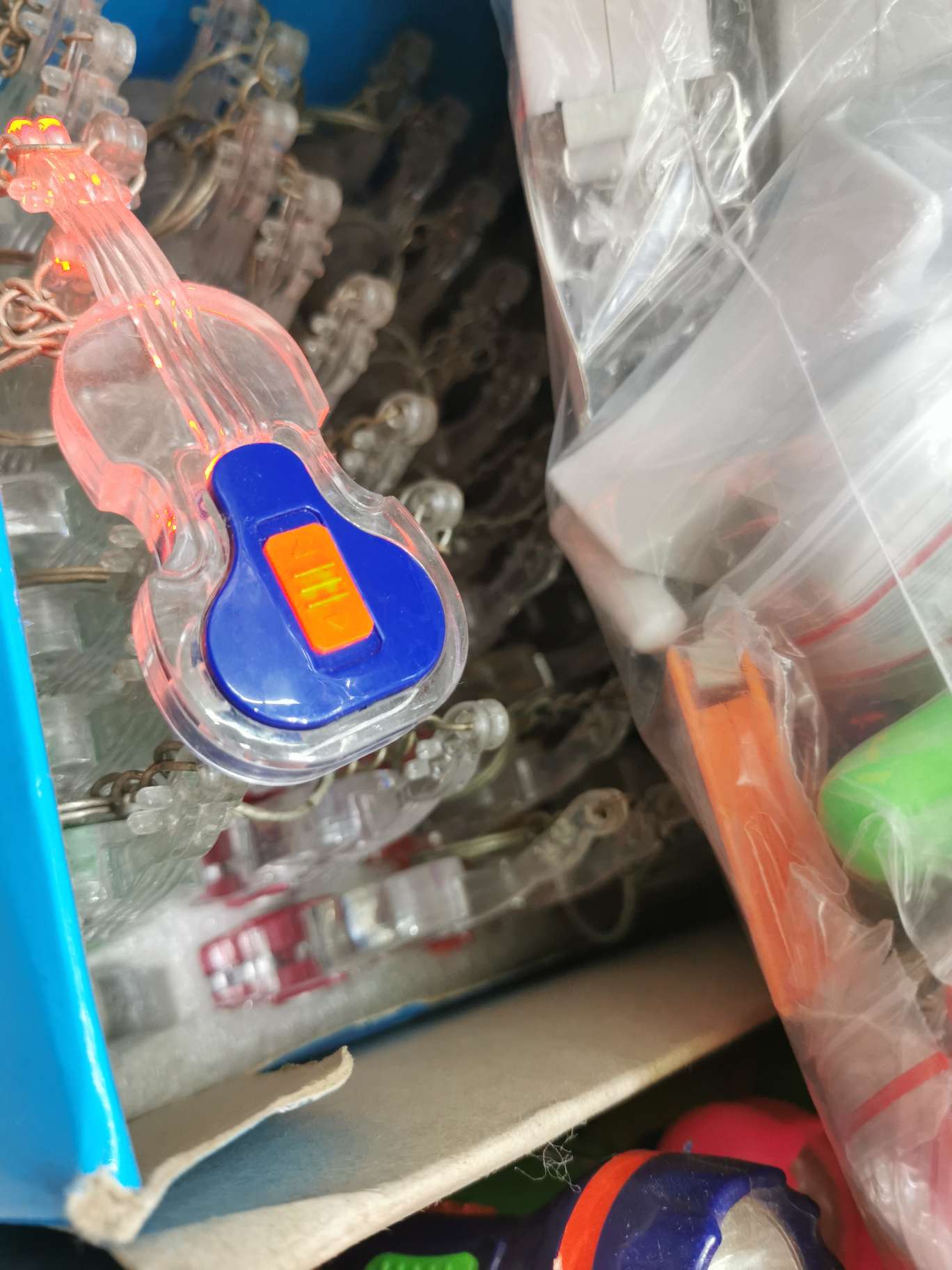 本店有大量现货各种卡LED小手电，可按客户做颜色或者印刷，可做小赠送品，量大从优，欢迎新老客人来采购，线上与线下都可下单详情图16
