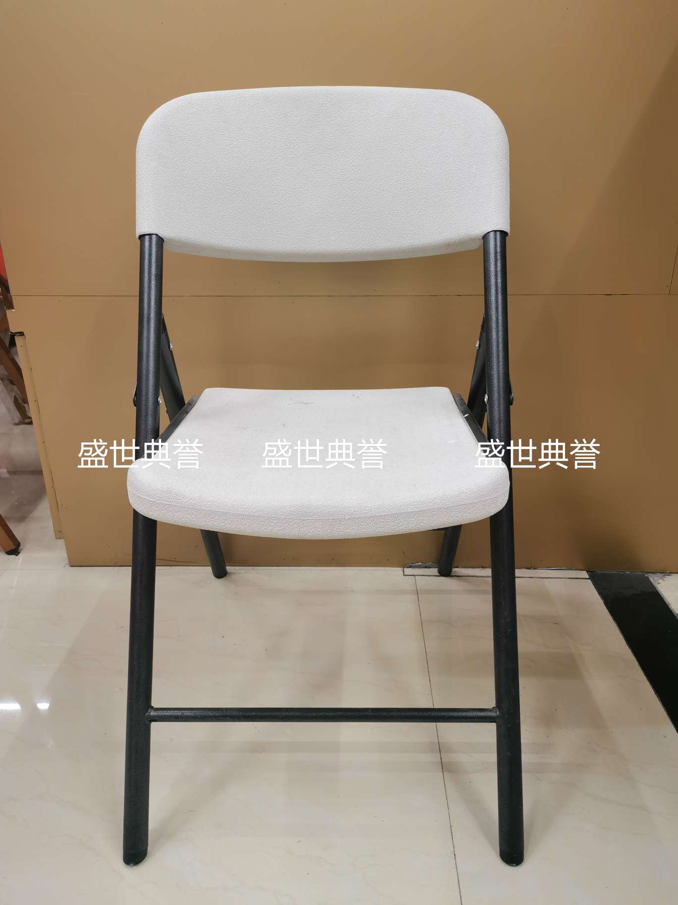 浙江外贸出口户外婚礼折叠椅中空吹塑椅子商场便携式会议椅培训椅详情图1
