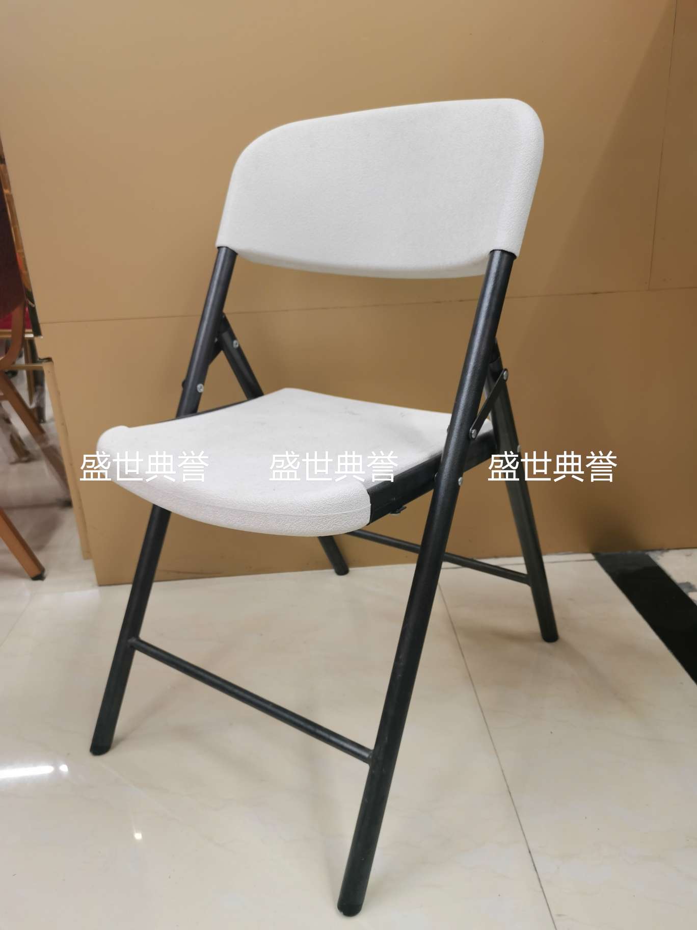 浙江外贸出口户外婚礼折叠椅中空吹塑椅子商场便携式会议椅培训椅详情图2
