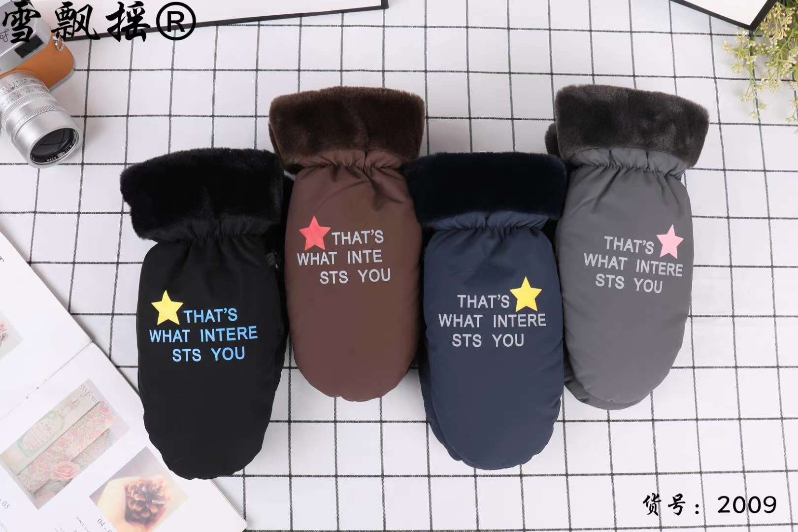 Little boy bun gloves