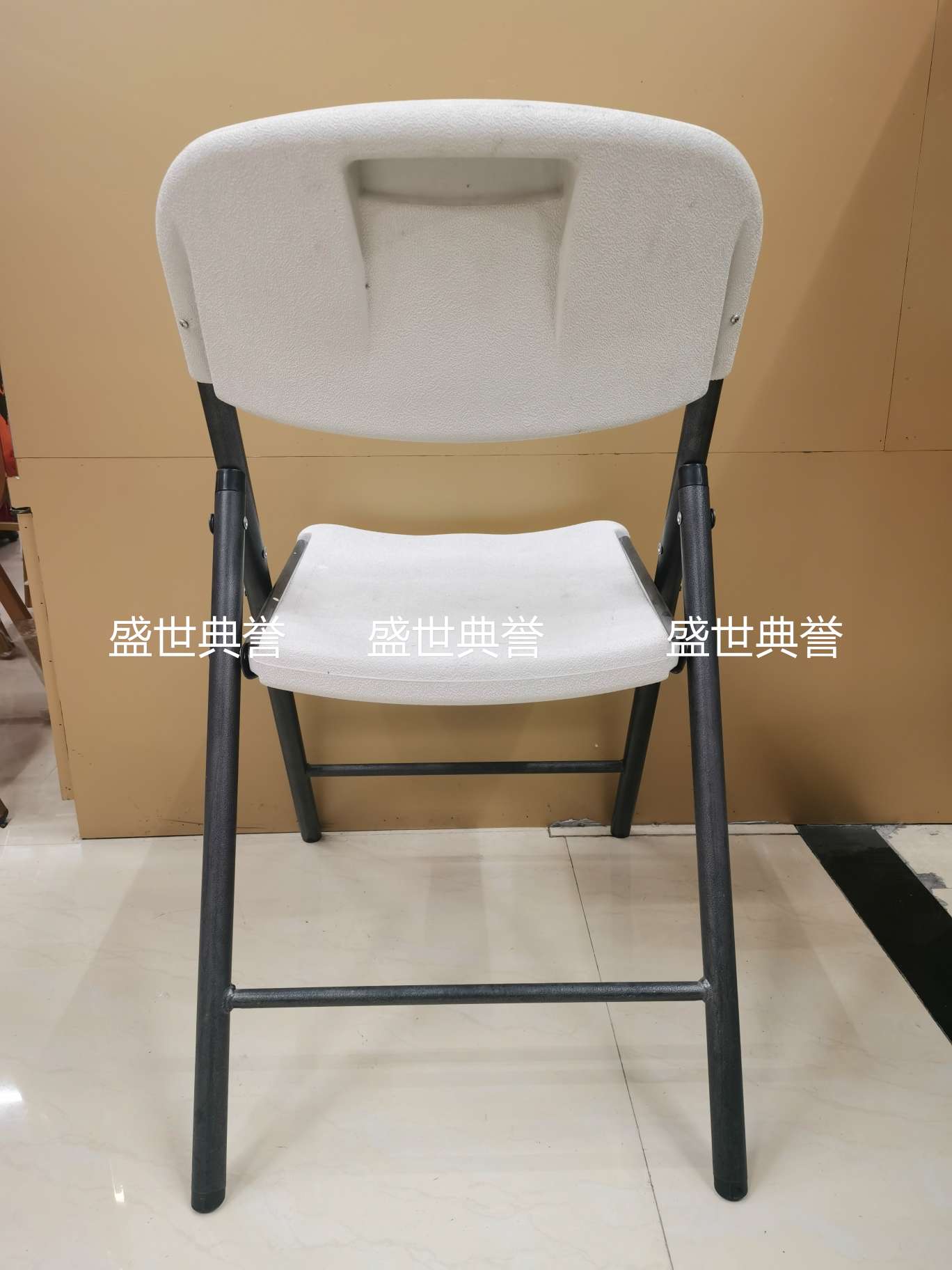 浙江外贸出口户外婚礼折叠椅中空吹塑椅子商场便携式会议椅培训椅详情图5