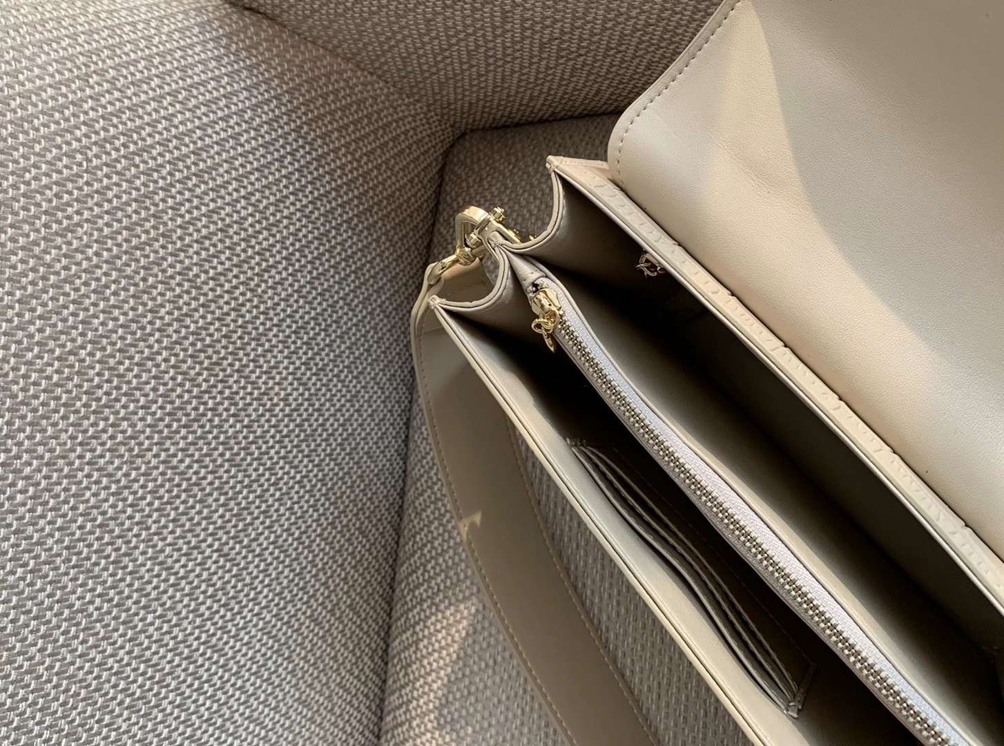 真皮女包实物图