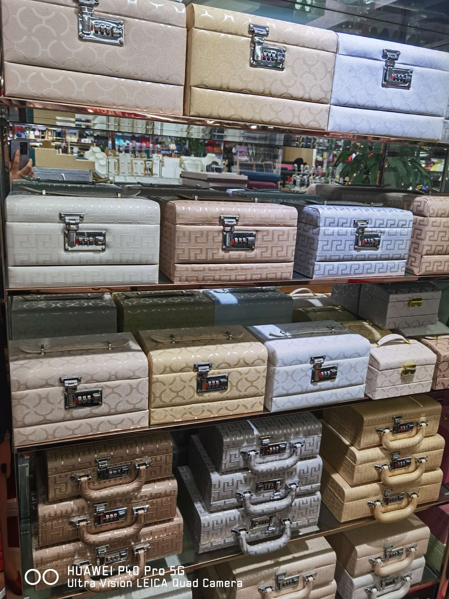 High-end storage box, jewelry box, leather and velvet fabric details Picture