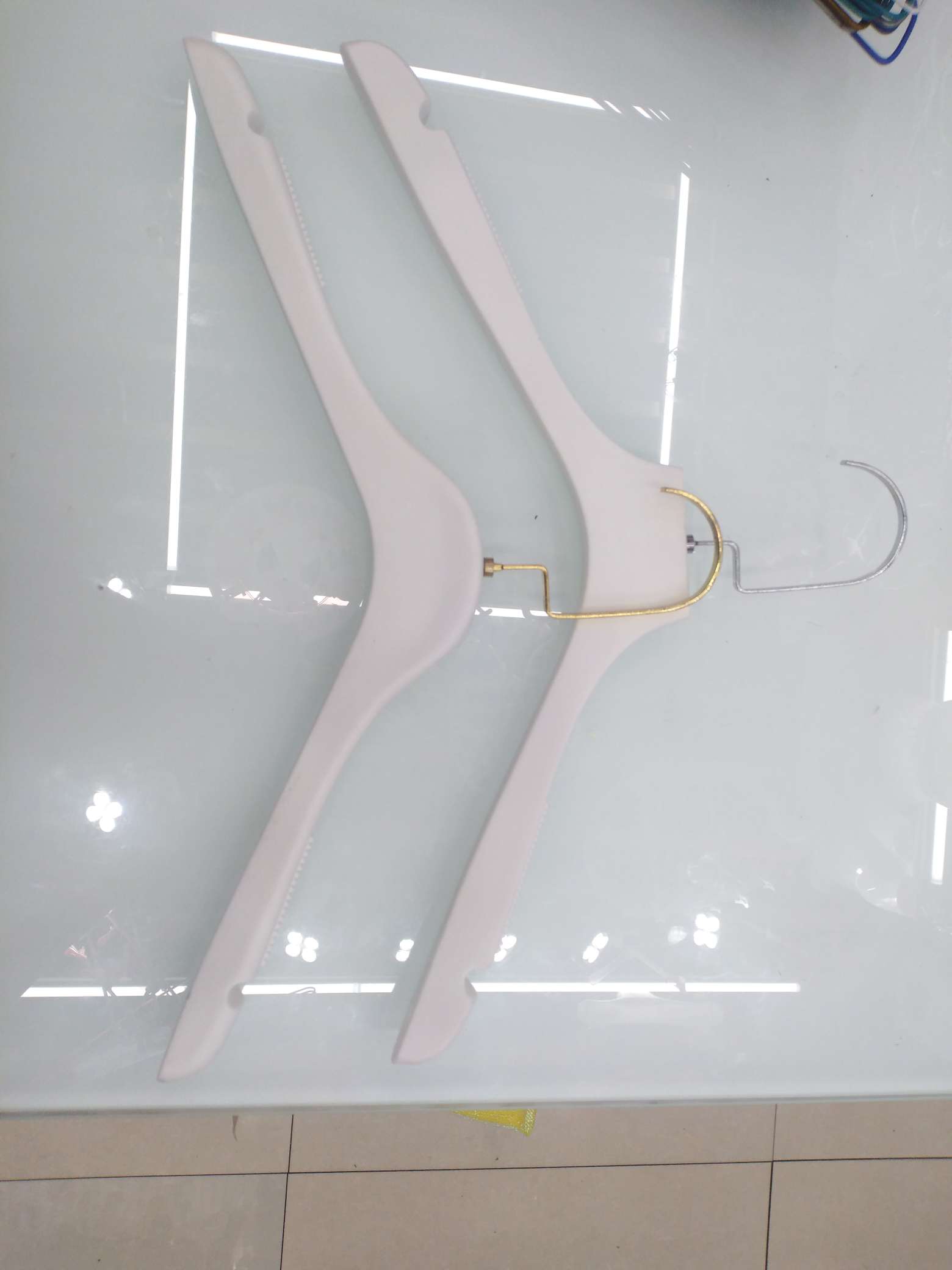 2.0拉丝衣架细节图