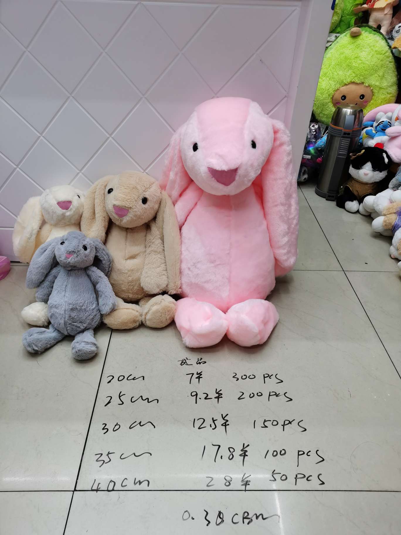 The long-eared rabbit is flat and mixed in color thumbnail
