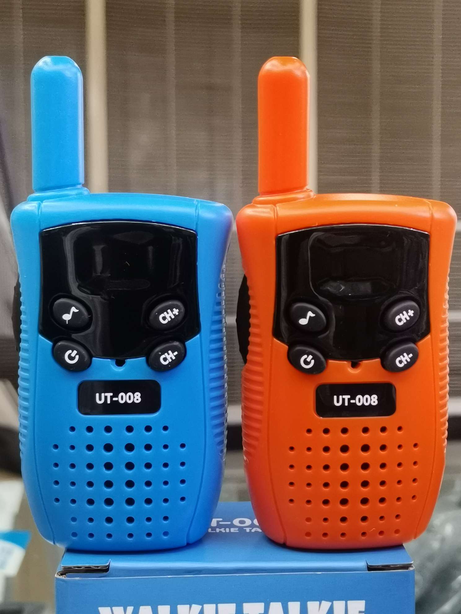 Factory direct mini children toys and gifts restaurant outdoor caravan warehouse entertainment place wireless walkie-talkie Application Scenario