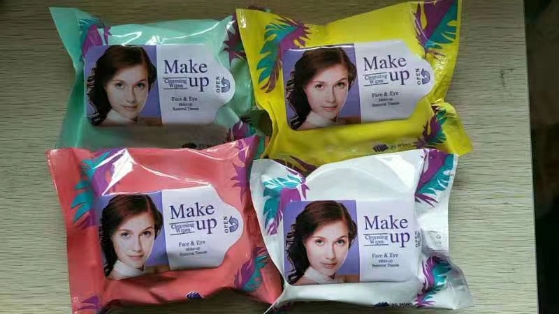卸妆湿巾，美容湿巾，洁肤湿巾，一包25片装白底实物图