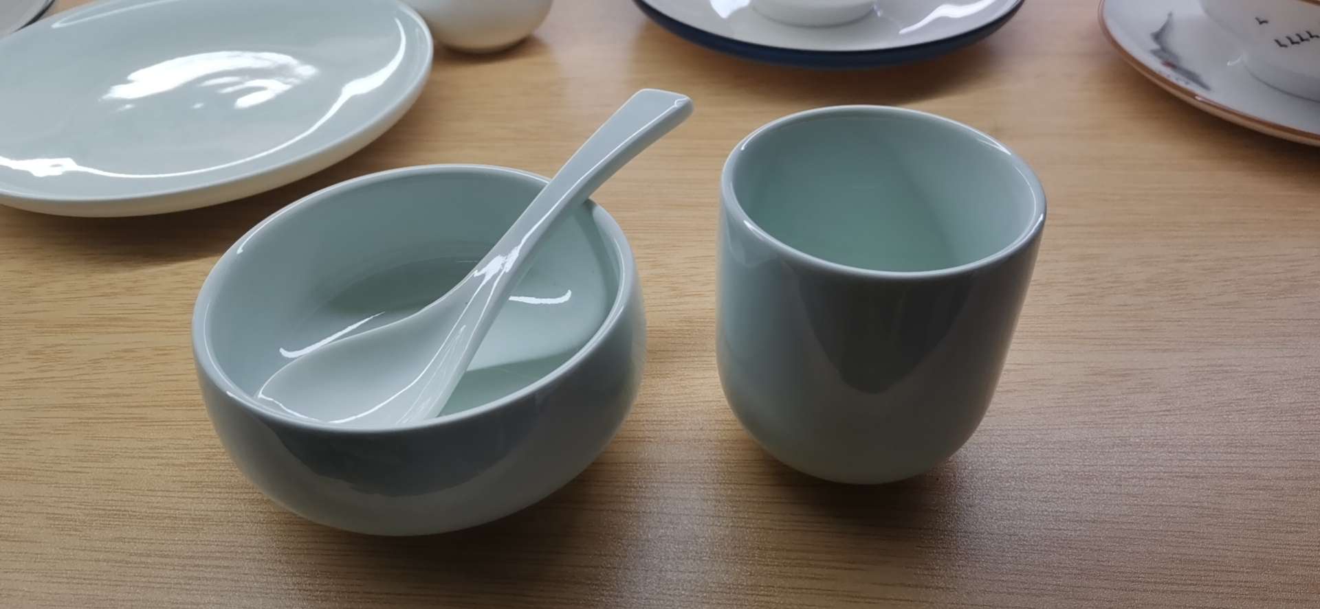 High-end Chinese-style hotel table setting tableware, jade porcelain restaurant and hotel ceramic plates, bowls, spoons, cups and chopsticks four-piece set hotel table setting, four-piece set tableware details Picture