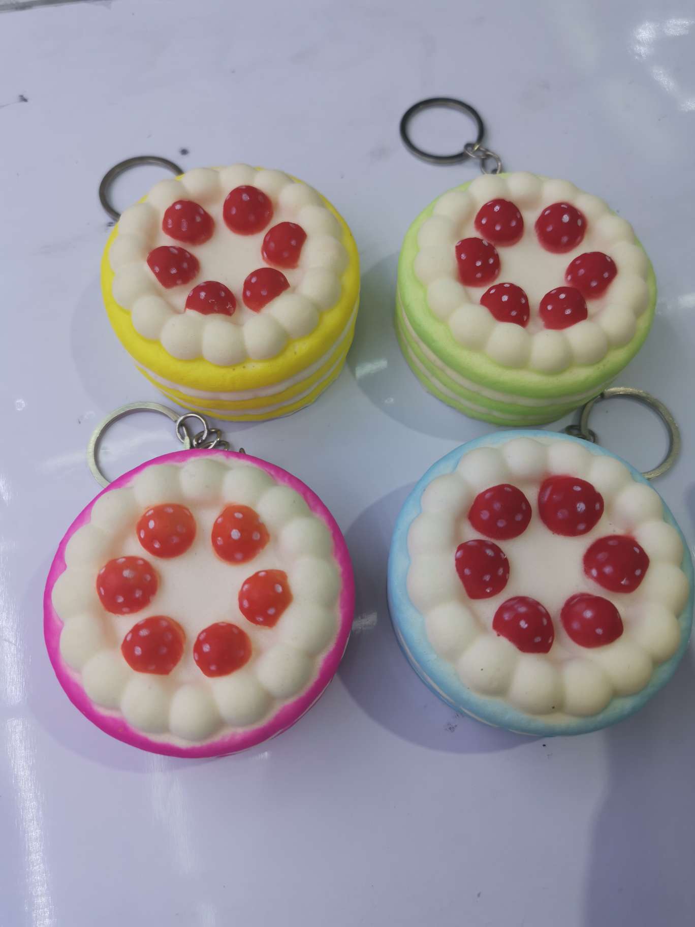 慢回弹仿真小挂件草莓蛋糕产品图