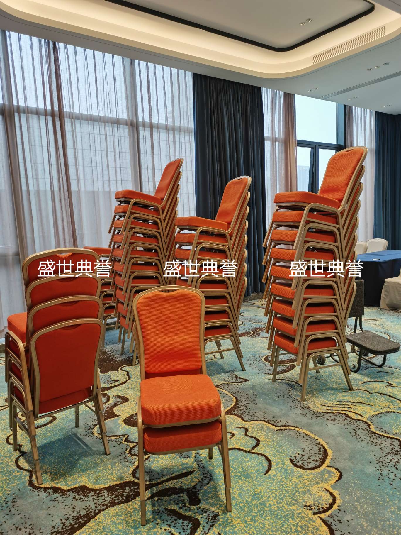 上海五星级酒店宴会厅家具国际会议中心铝合金宴会椅婚宴酒席铝椅详情图7