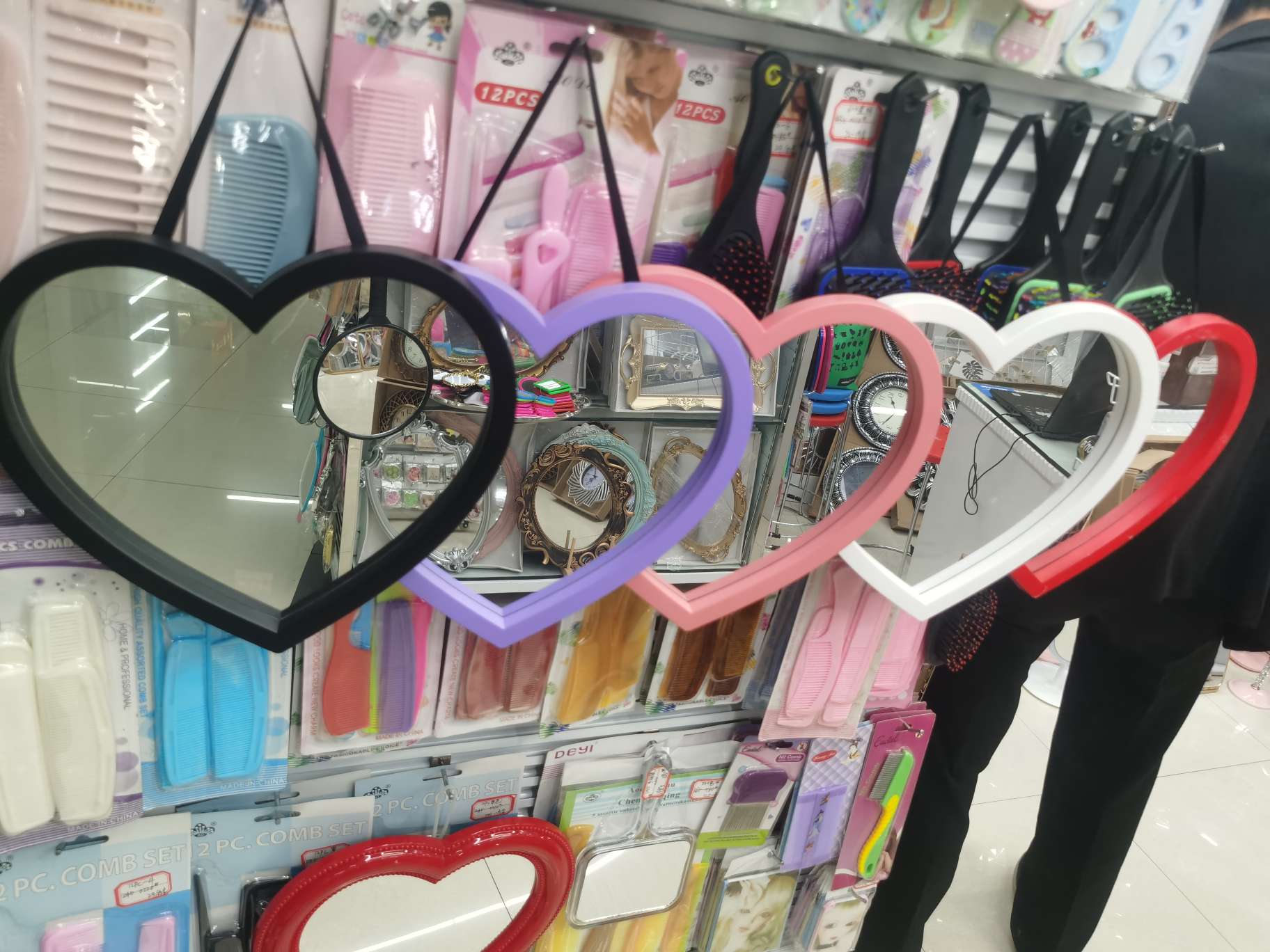 Love Mirror Can Be Hung In A Variety Of Colors Cute details Picture