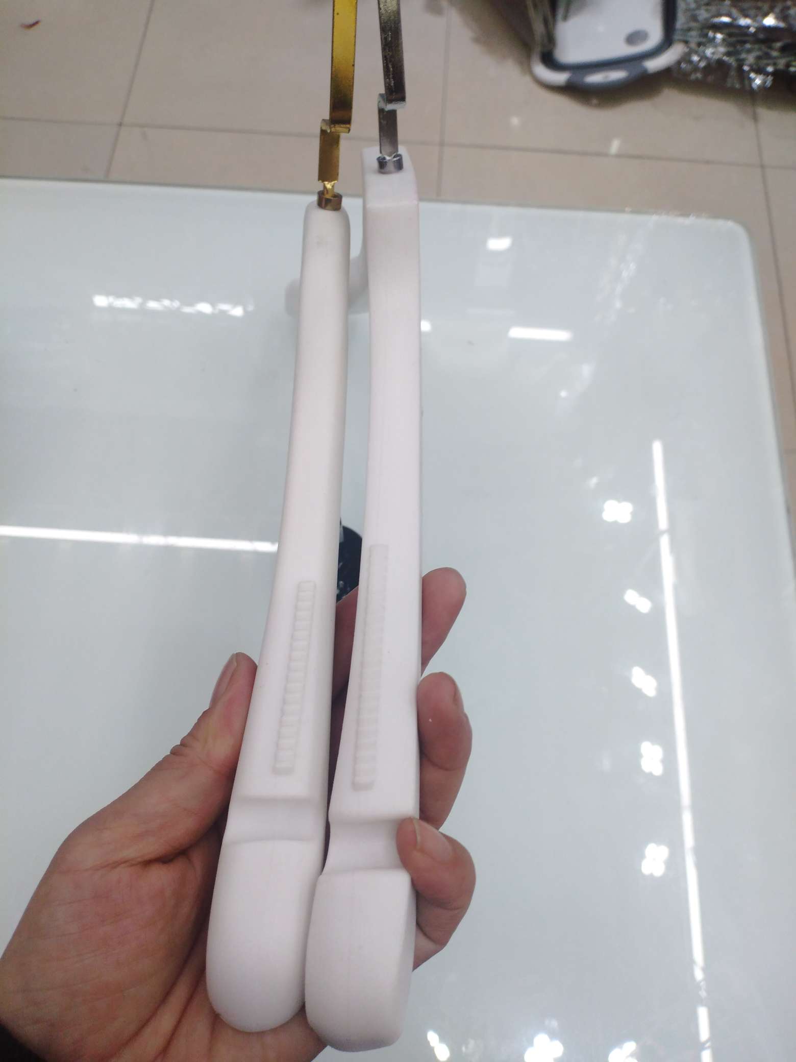 2.0拉丝衣架产品图