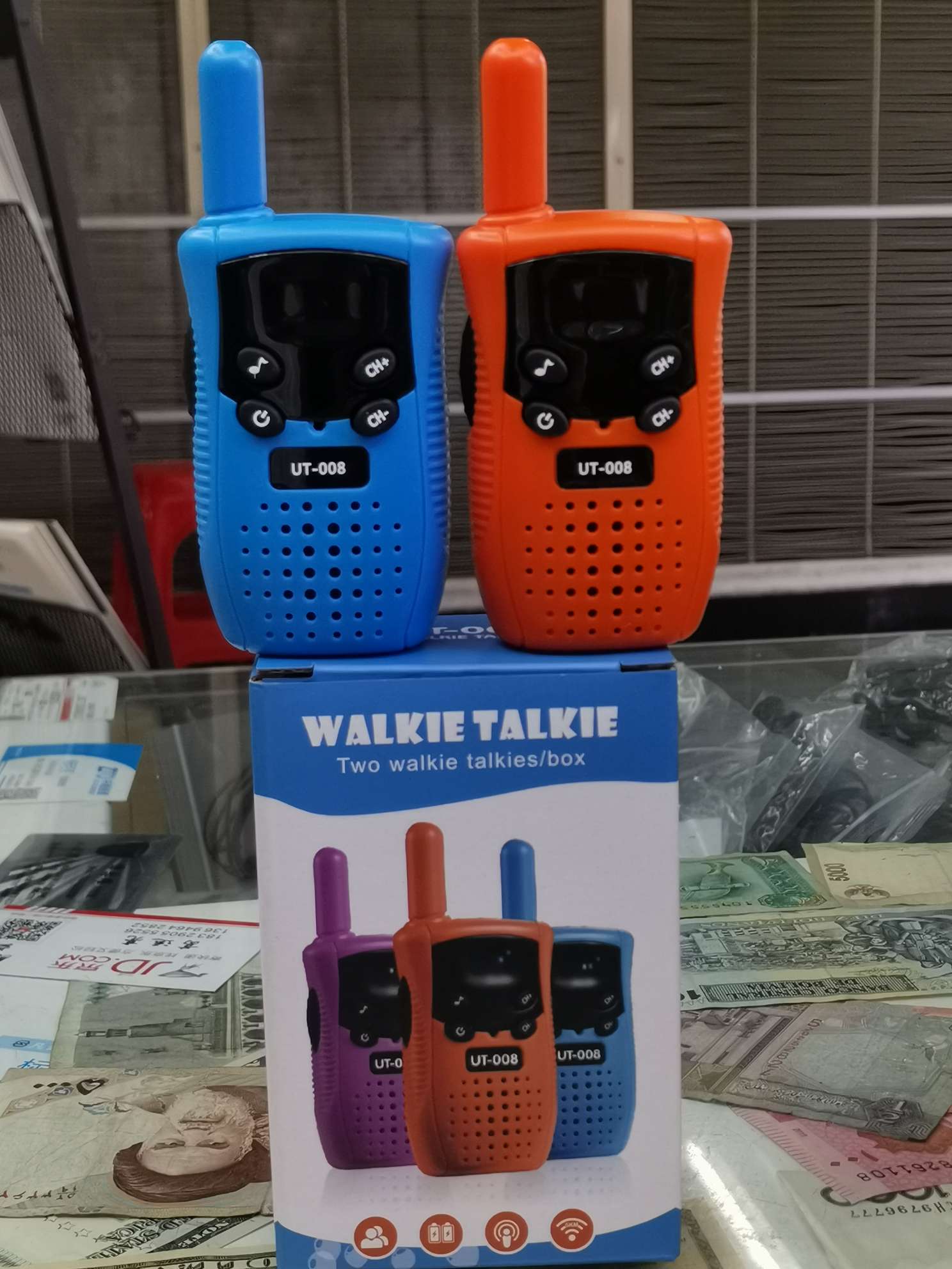 Factory direct mini children toys and gifts restaurant outdoor caravan warehouse entertainment place wireless walkie-talkie details Picture