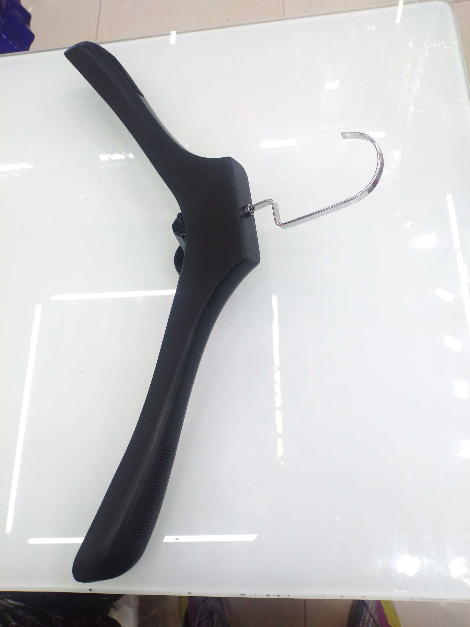 厂家直销2207黑木纹衣架