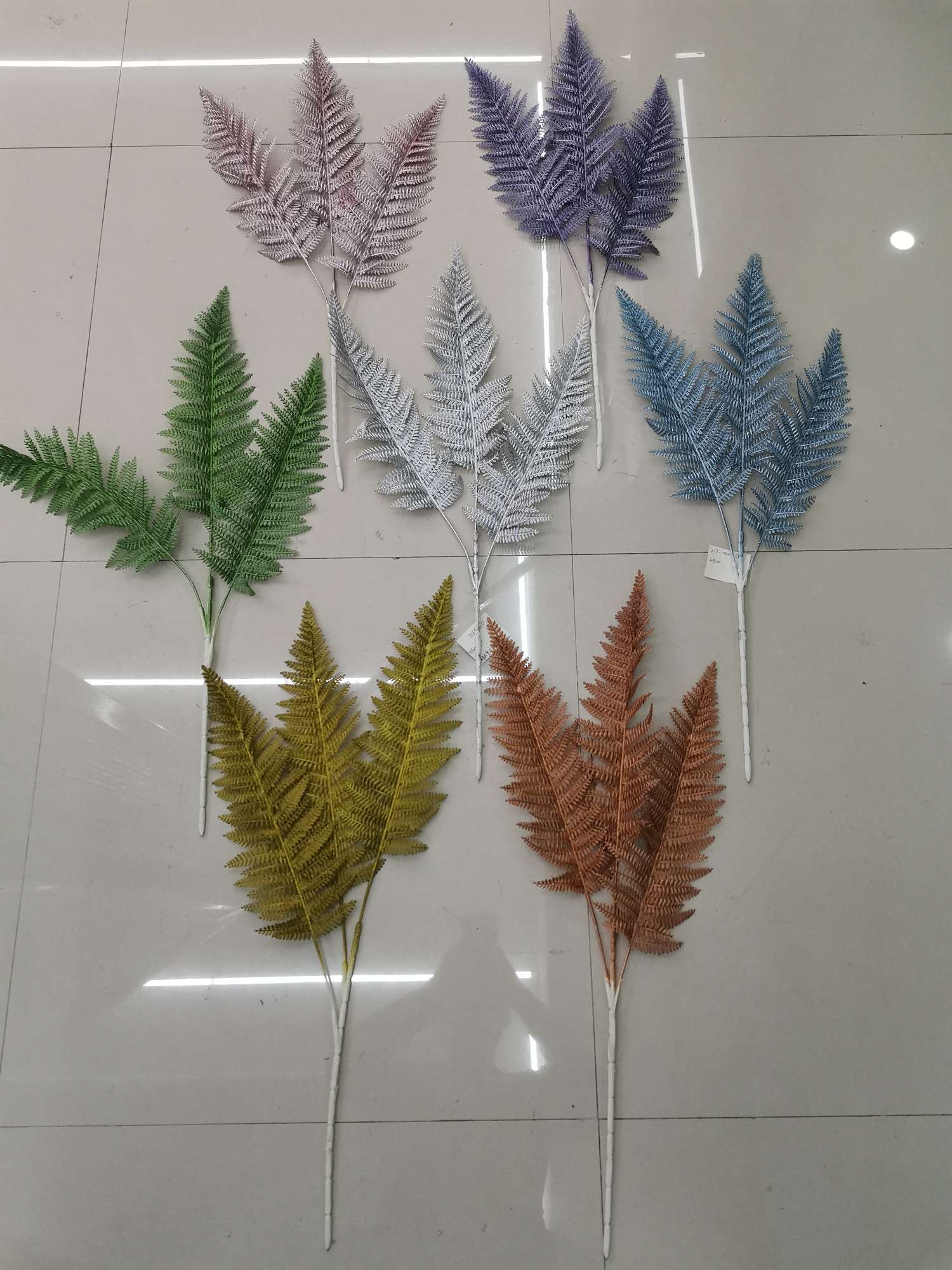 240#-034-017, single 3-forked juniper leaf 240#-034-017, single 3-forked juniper leaf