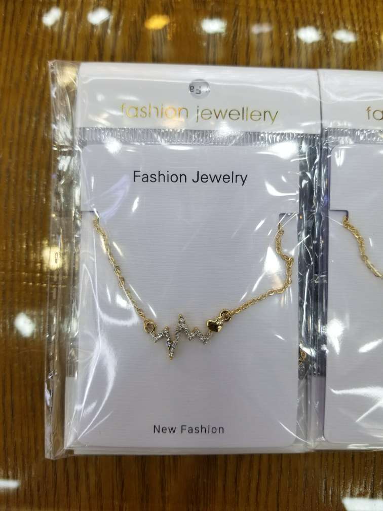 Small necklace B thumbnail