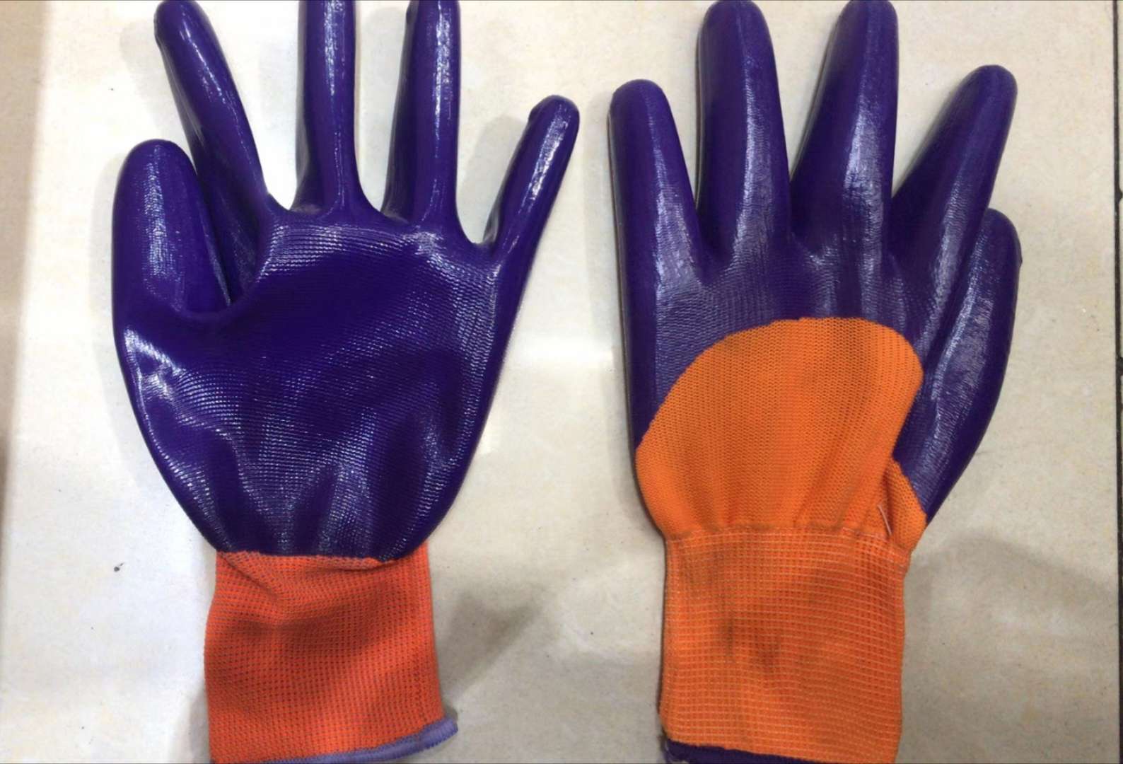 劳保手套 丁腈半挂浸胶手套 13针尼龙半胶防护胶皮手套详情图7