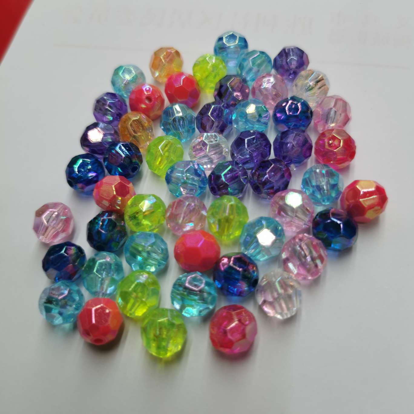 6MM角七彩珠白底实物图