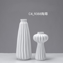 景德镇厂家直销北欧轻奢现代陶瓷花瓶高花器白色褶皱摆件