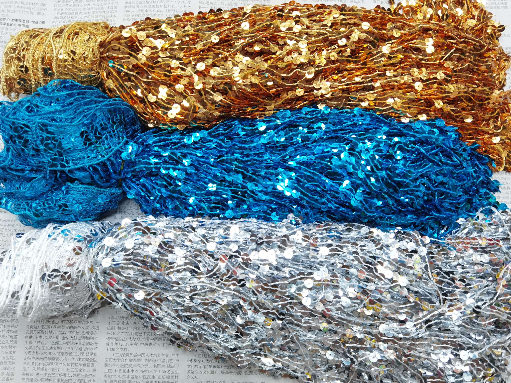 A 40-centimeter-long sequined bristle details Picture