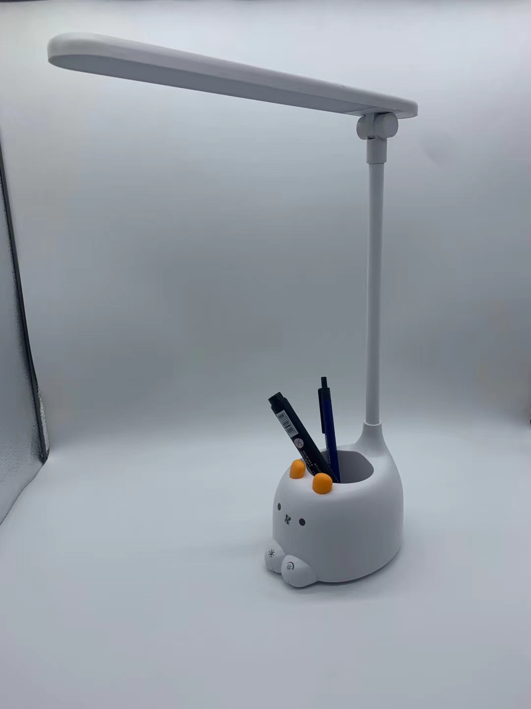 Cartoon folding desk lamp thumbnail