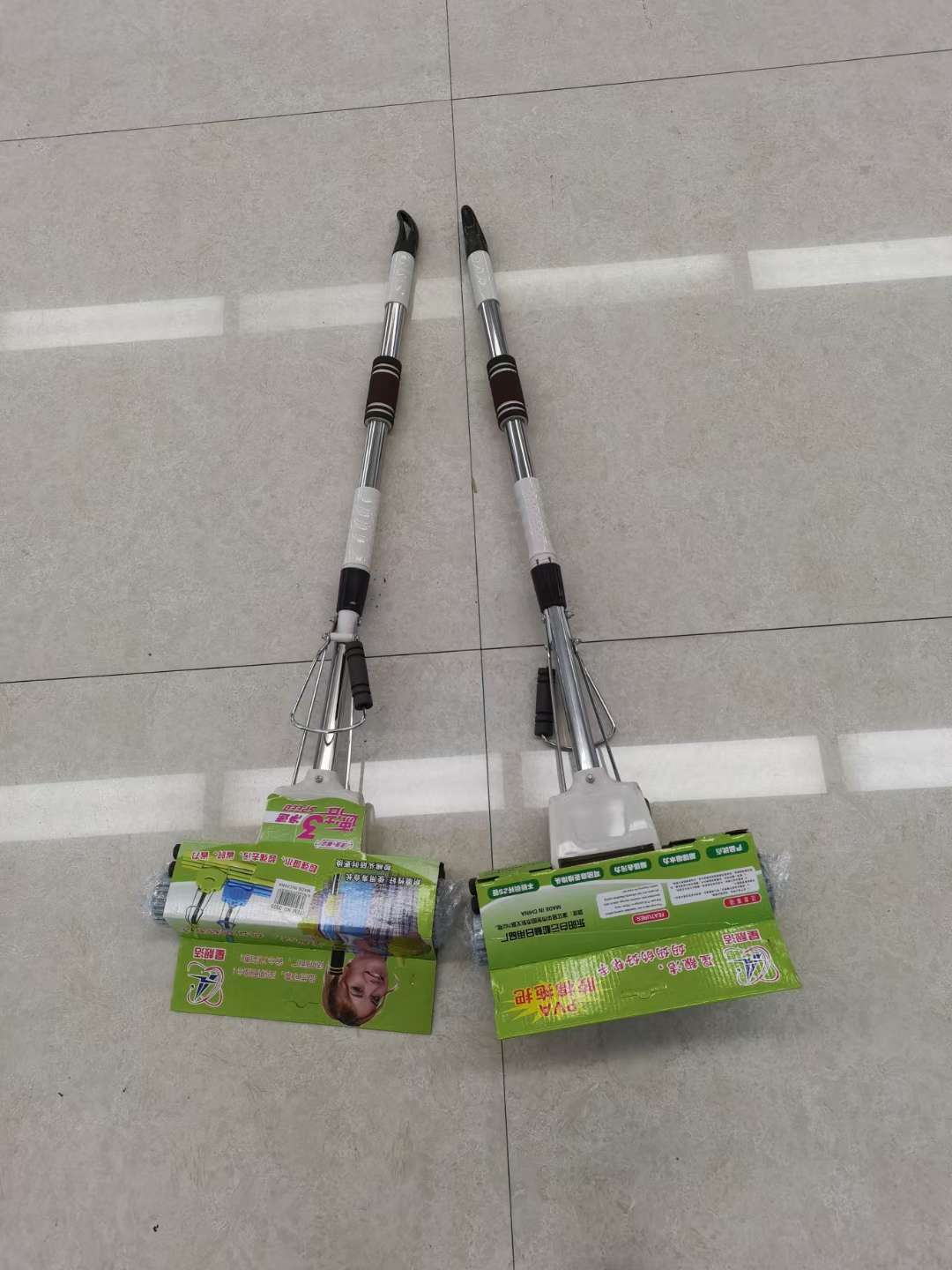 Household bathroom and kitchen super absorbent, stain-removing, large cotton head, no need for hand washing, dry and wet dual-purpose rubber cotton stainless steel mop Item Picture